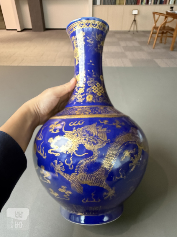 清光绪 霁蓝釉描金龙凤纹赏瓶 - 图2